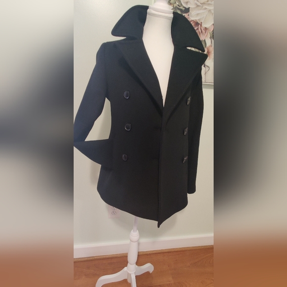 Calvin Klein - Picture 2 of 8